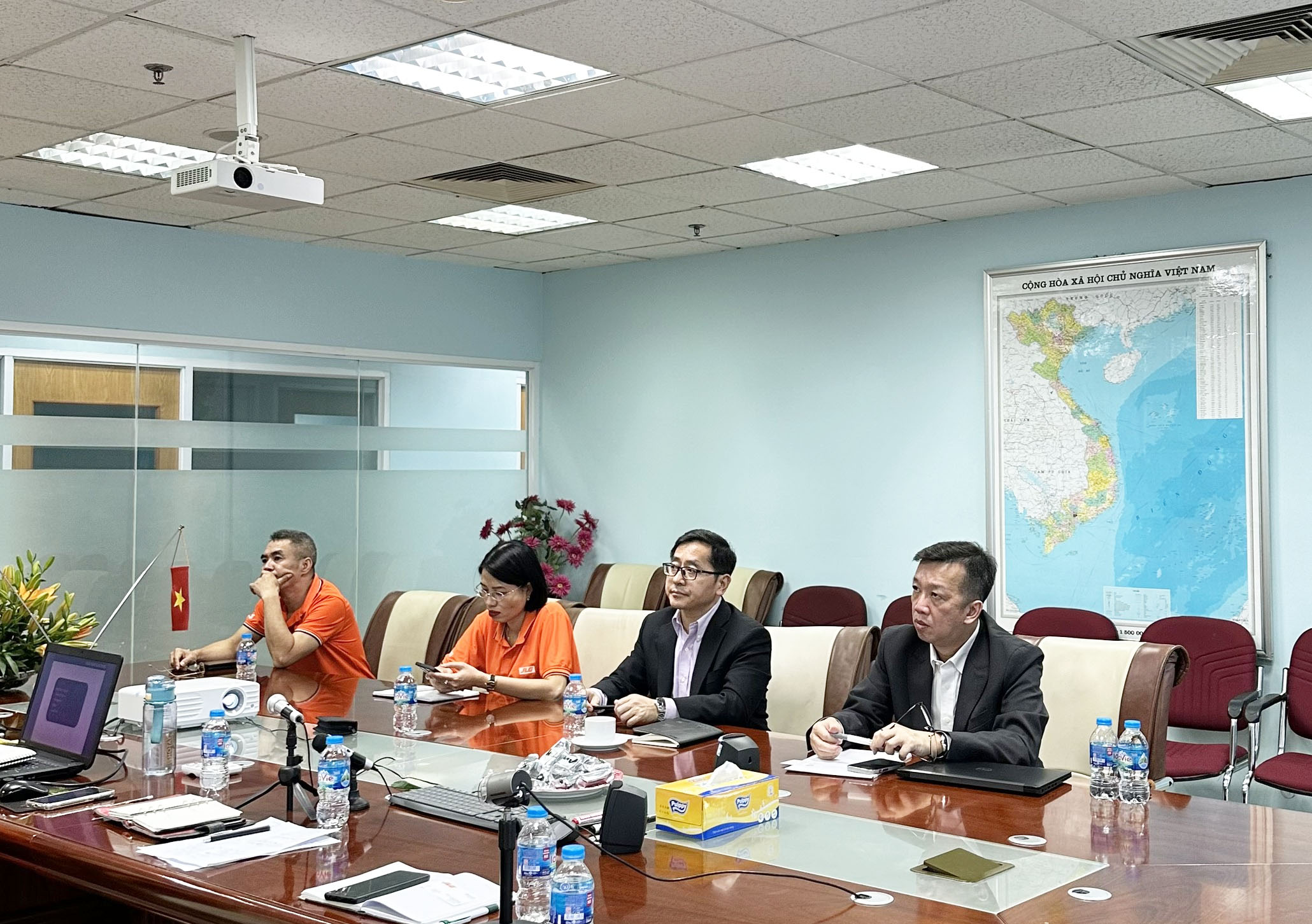 Giám đốc kinh doanh khu vực Châu Á - Tập đoàn JLG đến thăm và làm việc tại MICO