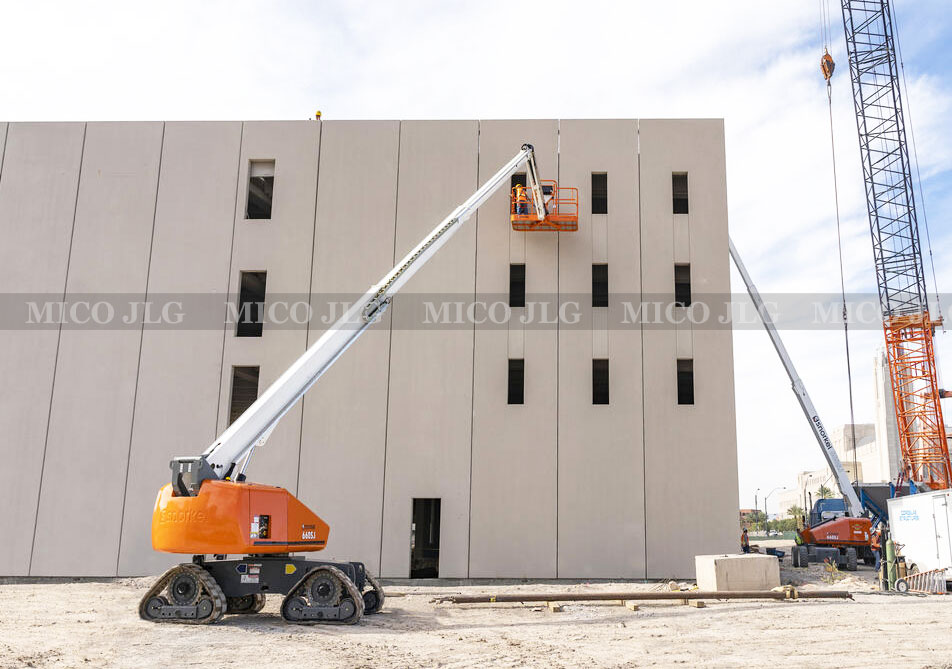 Xe nâng người cần thẳng JLG 660SJ