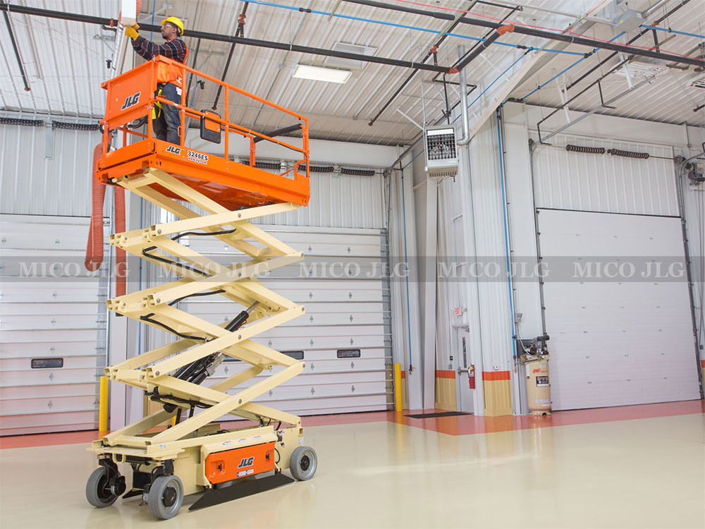 Xe nâng cắt kéo chạy điện JLG ES3246