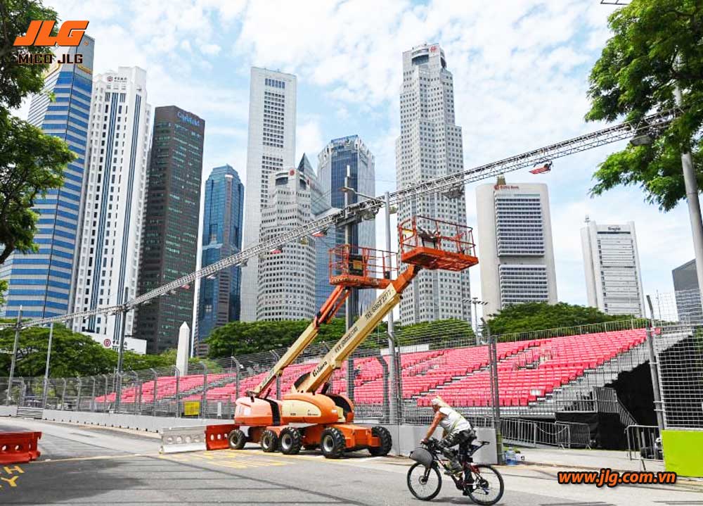 Singapore Grand Prix F1|Xe nâng người JLG hỗ trợ lắp đặt hệ thống chiếu sáng