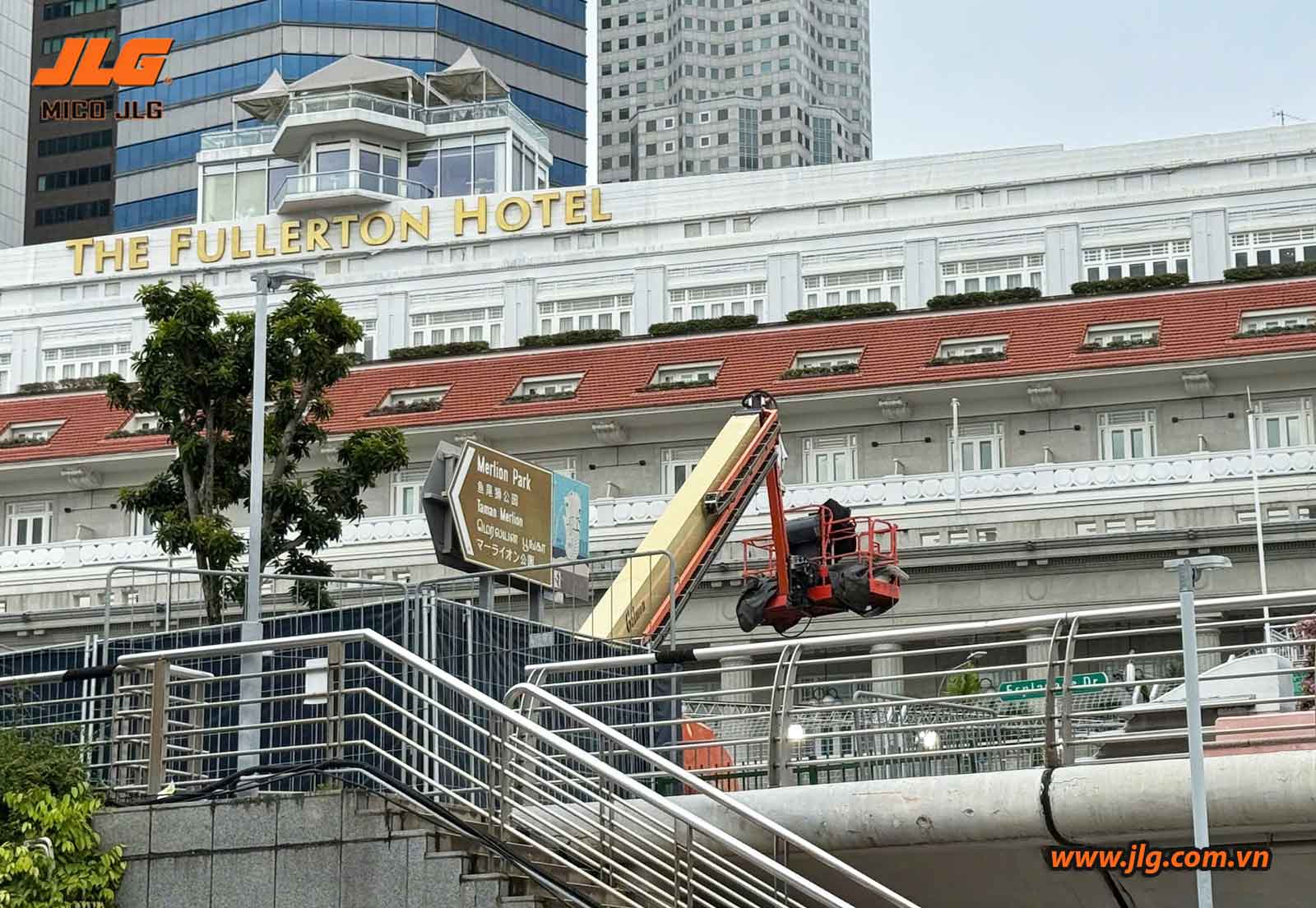 Xe nâng người boom lift JLG còn hỗ trơ các caraman thực hiện cảnh quay