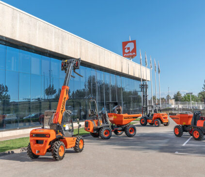 JLG hoàn tất việc mua lại Ausa – Mở rộng danh mục sản phẩm công nghiệp